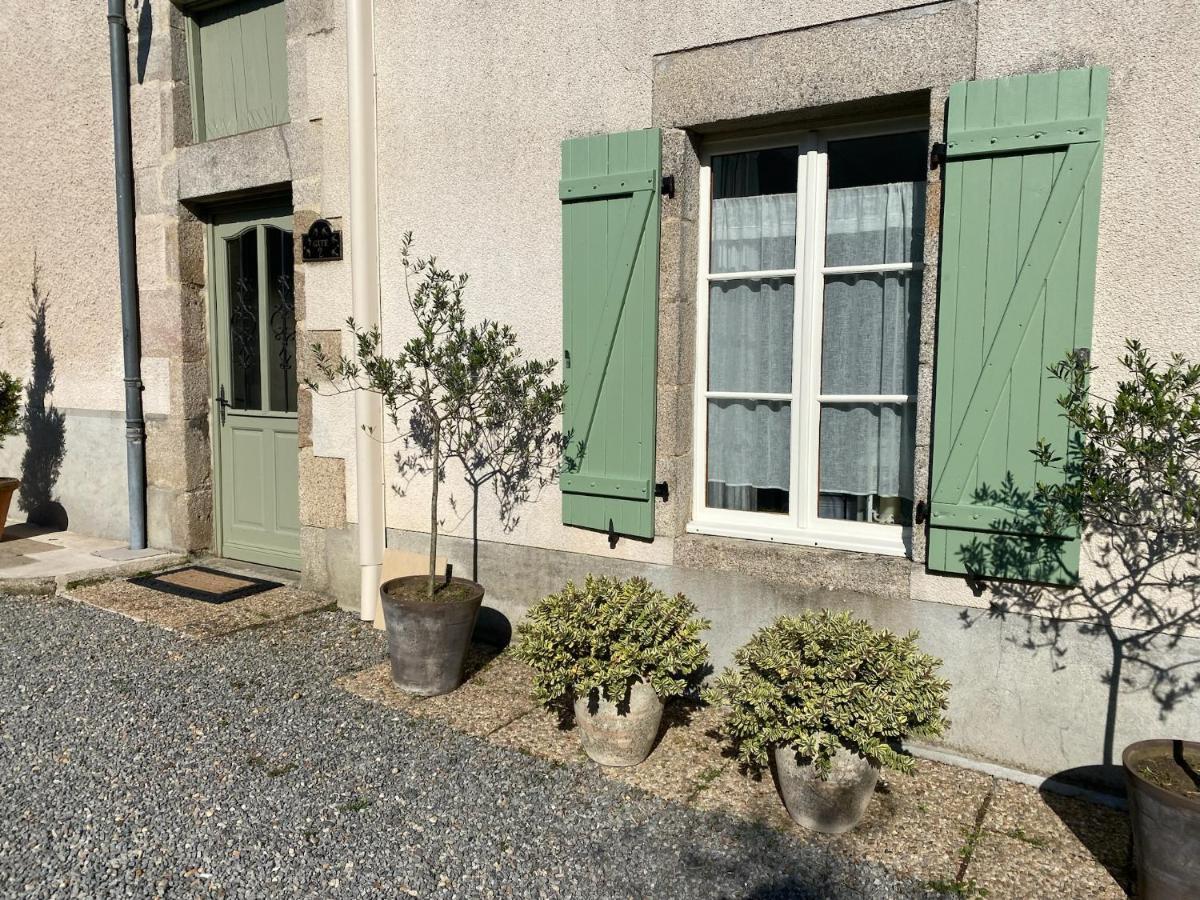 Maison Hirondelles Gites Mezieres-sur-Issoire Exterior photo